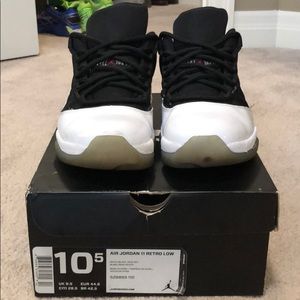 Air Jordan 11 Low - White / Black - True Red